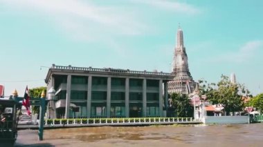 İnanılmaz Tayland kavramı. Chao Phraya Nehri ve halka açık tekne gezisi, 26 Aralık 2022, Bangkok, Tayland.