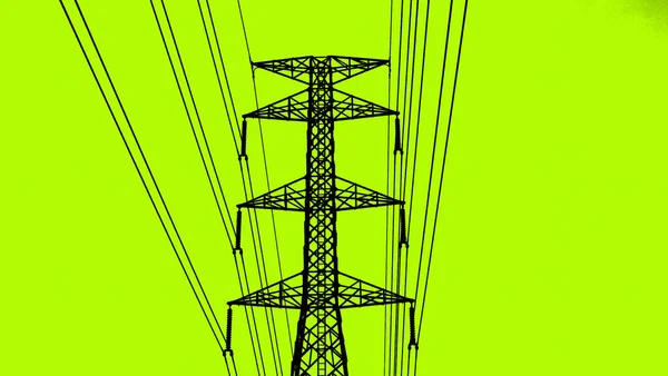 Elektrik Kablolarıyla Yüksek Voltaj Direklerinin Silueti Yüksek Voltajlı Elektrik Kabloları — Stok fotoğraf