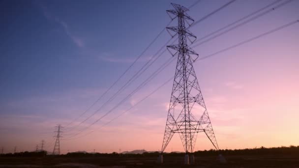 Концепция Энергетической Безопасности Кризис Электроэнергетики Новые Высоковольтные Передающие Башни Районе — стоковое видео