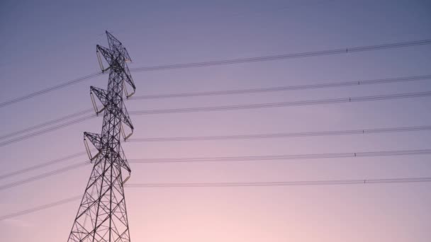 エネルギー安全保障の概念と電力の危機タイの領域で新しい高電圧伝送塔 — ストック動画