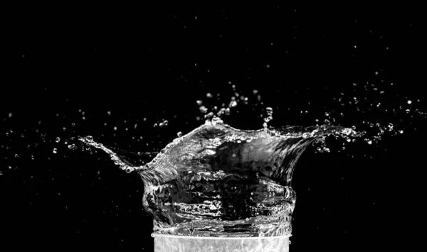 Water Spatten Zwarte Achtergrond Voor Het Versieren Van Projecten — Stockfoto