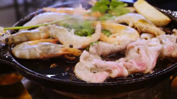 Азіатські Морепродукти Смажать Сковороді Ресторані — стокове відео