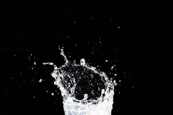 Water Spetteren Een Zwarte Achtergrond Water Spatten Verfrissende Zwarte Achtergrond — Stockfoto