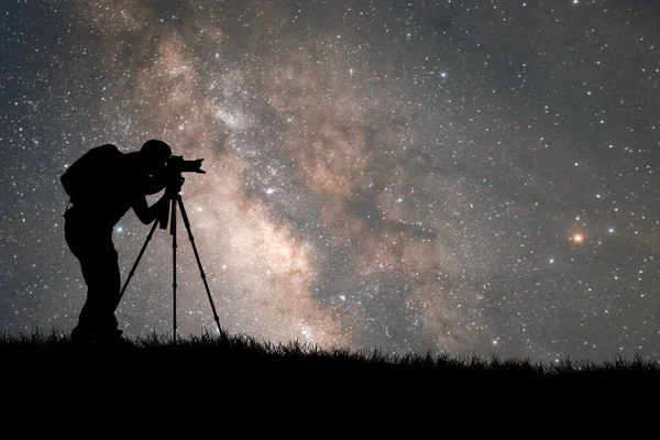 Mléčná Dráha Hvězdy Muž Fotografování — Stock fotografie