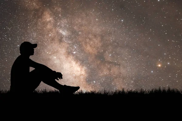 Μοναχικός Απελπισμένος Πληγωμένος Νύχτα Γαλακτώδης Τρόπος Και Αστέρια Είναι Όμορφα — Φωτογραφία Αρχείου