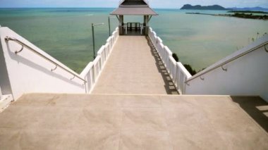 Tayland 'daki Koh Samui' nin küçük iskeleli deniz manzarası. Tayland Turizm Konsepti İnanılmaz Tayland