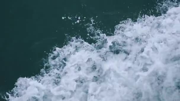Водные Волны Которые Брызгают Потому Корабль Движется Концепция Путешествия — стоковое видео