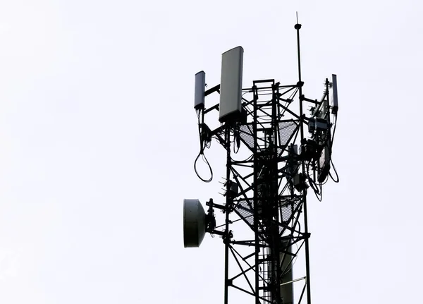 Telecommunicatietoren Met Antennes Antenne Een Hemel Toren Met Antennes Telefoonantenne — Stockfoto