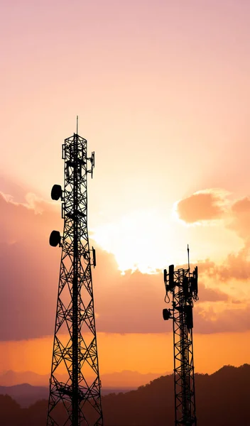 Antenli Telekomünikasyon Kulesi Gökyüzündeki Anten Antenli Kule Telefon Anteni — Stok fotoğraf