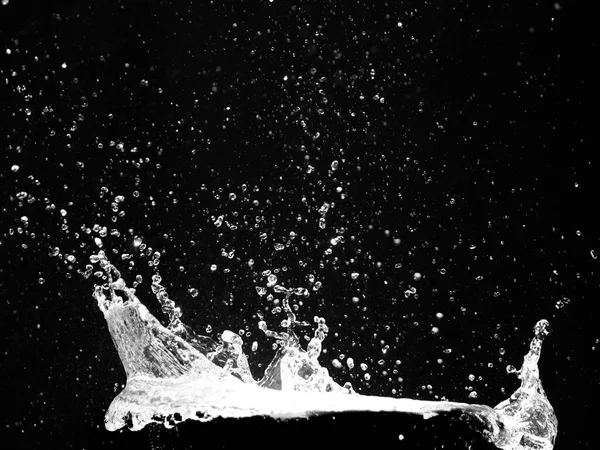 Vizet Fröcskölök Fekete Háttérrel Víz Splash Frissítő Fekete Háttér — Stock Fotó