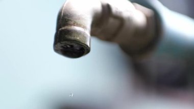 Sızdıran musluk tamamen kapalı olsa bile ne yazık ki su kaybına neden olur..