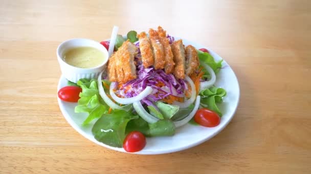 Salade Met Kip Groenten Kip Salade Kip Met Groenten — Stockvideo