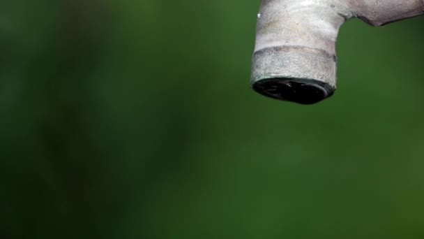 Escasez Agua Concepto Crisis Agua Grifo Con Poca Agua Saliendo — Vídeos de Stock