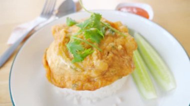 Omlet pilavı, tüm dünyada popüler süper ekonomik yiyecekler, kızarmış yumurta pilavı, yemesi kolay ve ekonomik..
