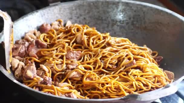 Street Food Thailand Stir Fried Yellow Noodles Pork — Stock Video