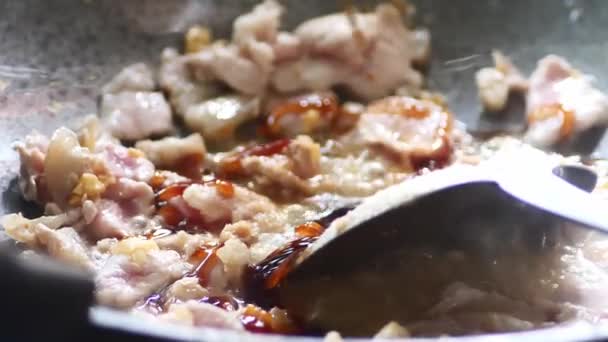 Revuelva Carne Cerdo Frita Con Varios Condimentos Wok Street Food — Vídeo de stock