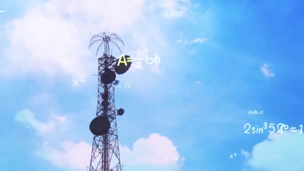 アンテナ付きの通信塔 空のアンテナだ アンテナのある塔 電話アンテナ — ストック動画