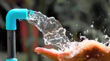 Borulardan akan temiz su, su yönetimi kavramları bize su sıkıntısı olmadan sonsuza dek kullanabileceğimiz su sağlayacak..