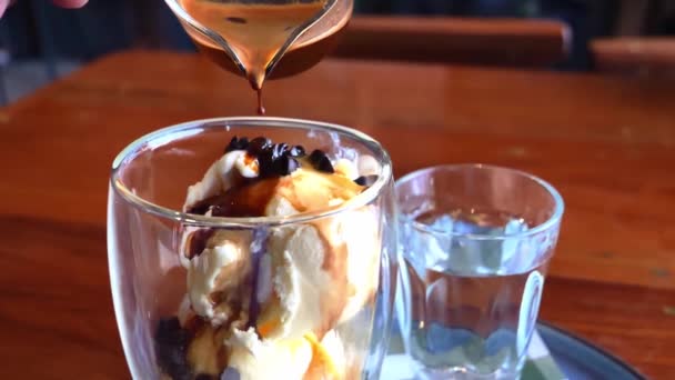 香草冰淇淋和浓咖啡 特别咖啡菜单概念 — 图库视频影像