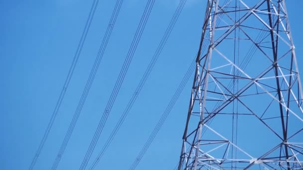 Kırsal Bölgelerde Yüksek Voltaj Elektrik Kutupları Enerji Güvenliği Kavramı — Stok video