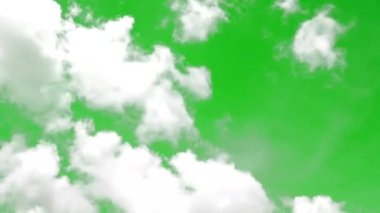 Projelerde kullanılmak üzere yeşil arkaplan üzerindeki beyaz bulutların zamanaşımına uğramış videosu