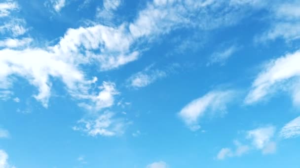 Хмарний Пейзаж Синьому Якому Небі — стокове відео
