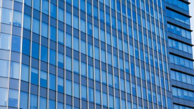 çağdaş gökdelen mavi cam pencereli, modern bina dış tasarımı