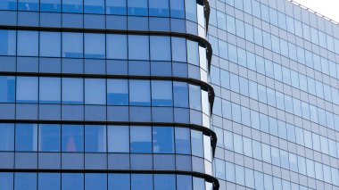 çağdaş gökdelen mavi cam pencereli, modern bina dış tasarımı