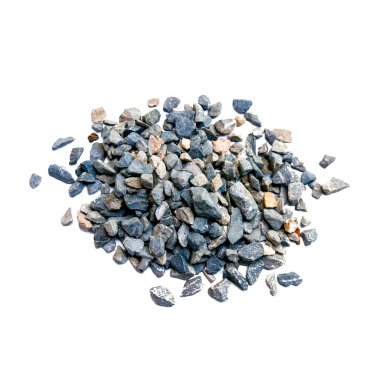 Beyaz zemin üzerinde izole edilmiş küçük gri taşlar koleksiyonu, inşaat, peyzaj ve tasarım projeleri için ideal..