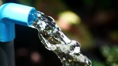 Geçmişi bulanık olan bir sulama kutusu