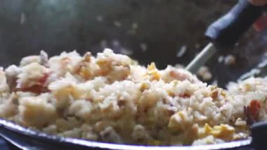 pilav, kızarmış pilav, kızarmış pilav, pilav, kızarmış tavuk, kızarmış tavuk, kızarmış pilav, kızarmış tavuk, kızarmış tavuk.
