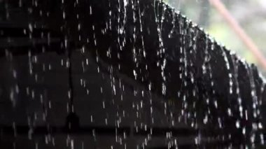 Pencereye yağmur damlaları, soyut arkaplan