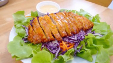 Soslu ızgara domuz.