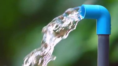 Mavi arkaplanda su damlası.