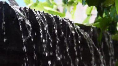 Fıskiyeye su damlaları