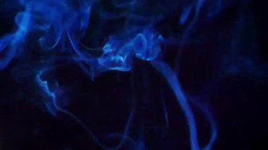 dumanı siyah arkaplanda