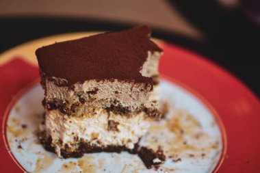 Fındıklı ve naneli çikolatalı pasta.