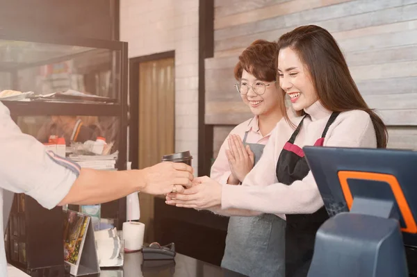 Waitress Serving Coffee Customer Counter Bar — Foto Stock