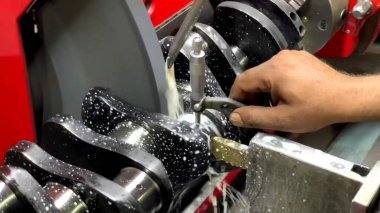 Öğütücü krank mili teknolojisi atölye çalışması metal kalkan servisi