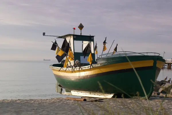 Kapal Perahu Industri Laut Pantai Pantai Langit Awan Lanskap Pemandangan — Stok Foto