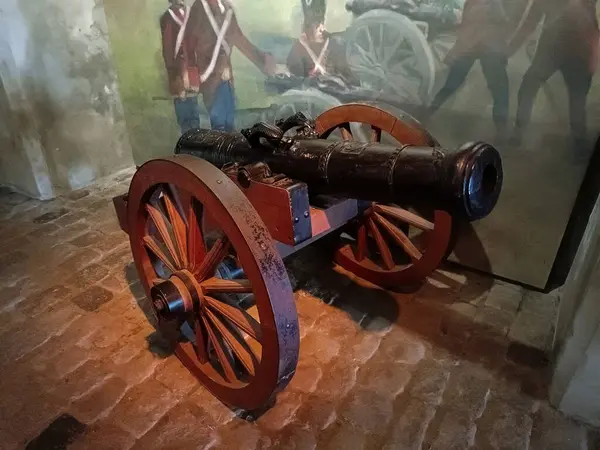 Canhão Arma Antiguidade Roda Histórico Madeira História Madeira Histórico Metal — Fotografia de Stock