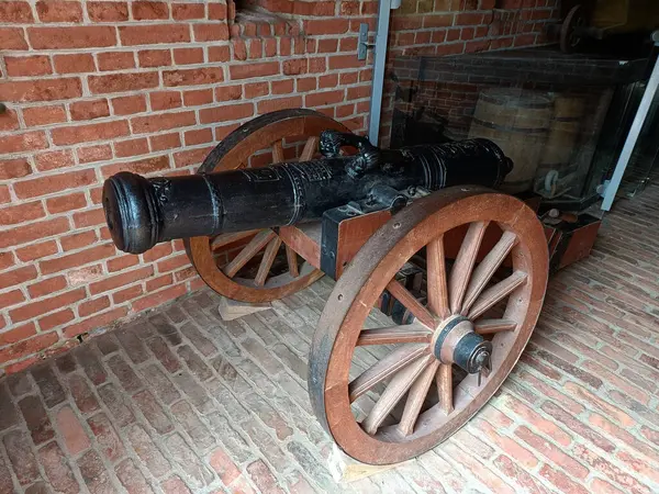 Canhão Arma Antiguidade Roda Histórico Madeira História Madeira Histórico Metal — Fotografia de Stock