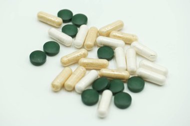İlaç, hap, vitamin, ilaç, ilaç, kapsül, reçete, sağlık, ilaç, hastalık, tedavi, sağlıklı, acı, bakım, izole edilmiş,