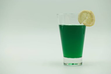 içki, kokteyl, alkol, içecekler, içecek, izole edilmiş, yeşil, su, meyve, taze, beyaz, sıvı, ferahlatıcı,