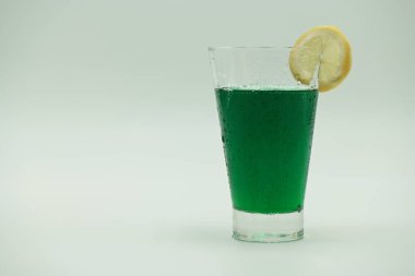 içki, kokteyl, alkol, içecekler, içecek, izole edilmiş, yeşil, su, meyve, taze, beyaz, sıvı, ferahlatıcı,