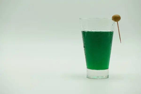 içki, kokteyl, alkol, içecekler, içecek, izole edilmiş, yeşil, su, meyve, taze, beyaz, sıvı, ferahlatıcı,