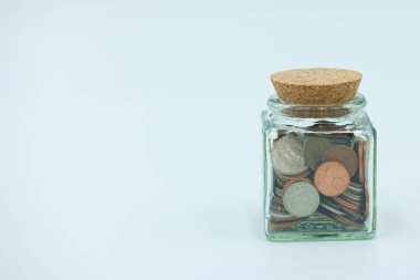 Sikkeler, kavanoz, cam, mal, kap, cam, nesne, şeffaf, şeffaf, şeffaf, izole edilmiş, beyaz,