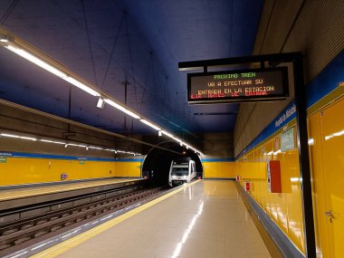 platform, train, underground, station, urban, transport, rail, railway, public, modern, passenger, transport, track, city, rail, road, speed, vehicle, travel, fast, motion,