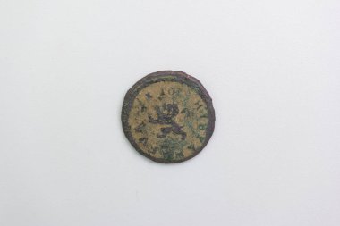 İzole edilmiş eski İspanyol sikkesi antika metal levha hobi nane yazıları İber nümismatikleri topluyor