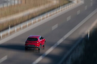 Arkadaki yolcu vagonunda Bokeh yolcu taşımacılığı teknolojisi araç renkleri hareket halinde